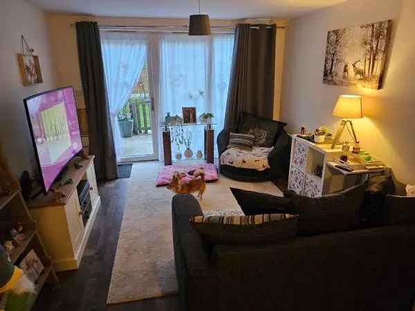 Flat For Rent in Castle Point, England