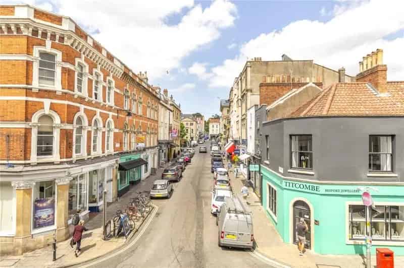 4 Bedroom Clifton Village Apartment - July Availability