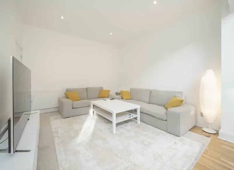 4 Bedroom Family Home near Acton Mainline Station