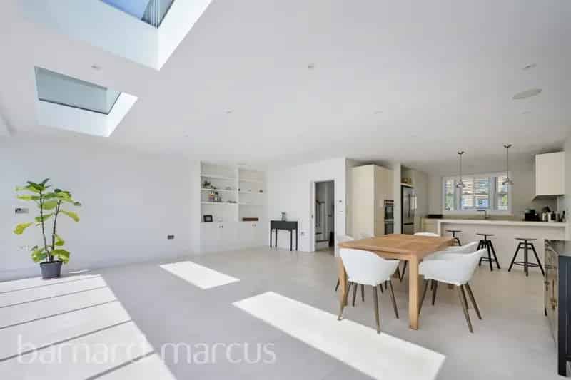 5 Bedroom Family Home with Landscaped Garden and Excellent EPC Rating