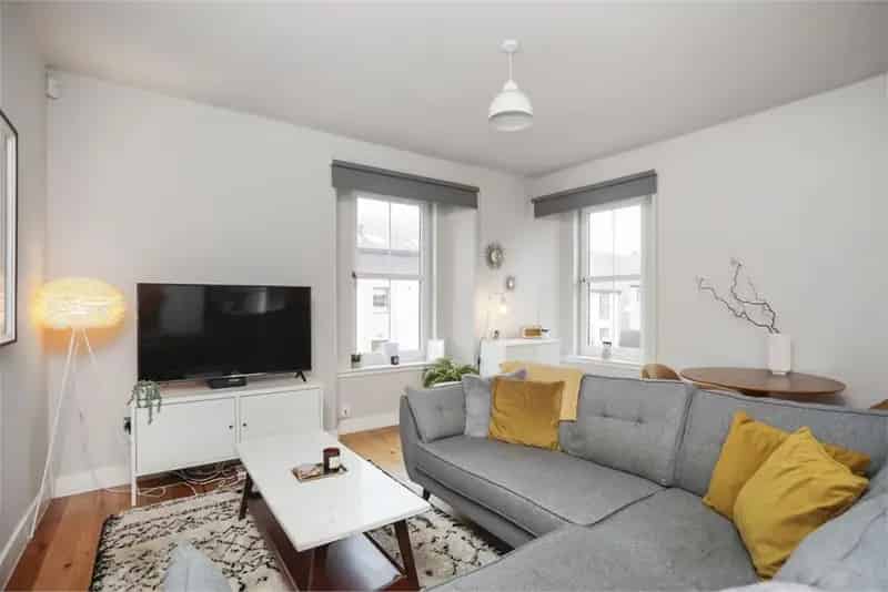 3 Bed Flat Davidson's Mains - Stunning Upper Flat