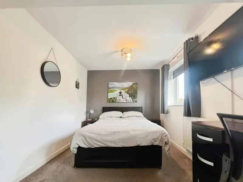 5 Bed Detached House For Sale - Family Home with En-Suite and Garden