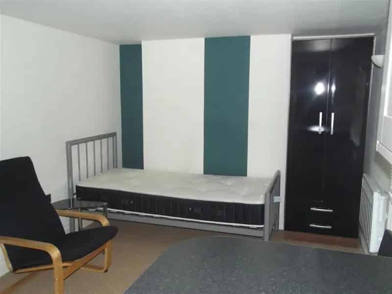Studio to Rent