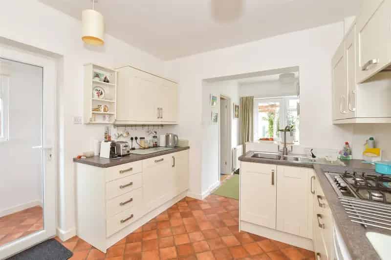 2 Bedroom Detached Bungalow for Sale in Emsworth
