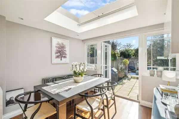 3-Storey House with Garden, 3 Beds, 2 Baths