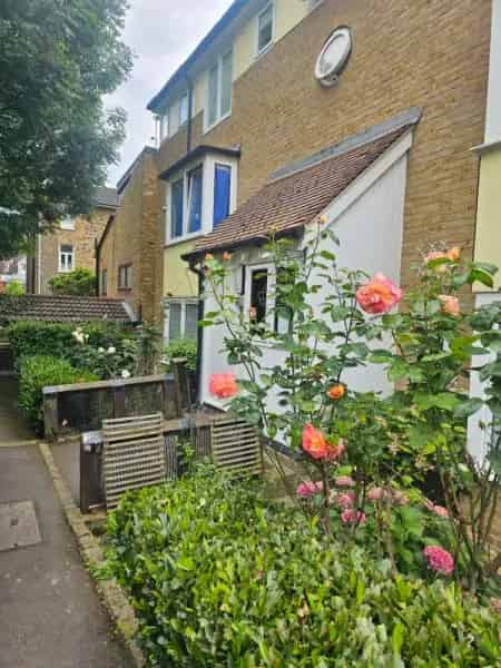 2-Bedroom Flat Exchange for 4-Bedroom House