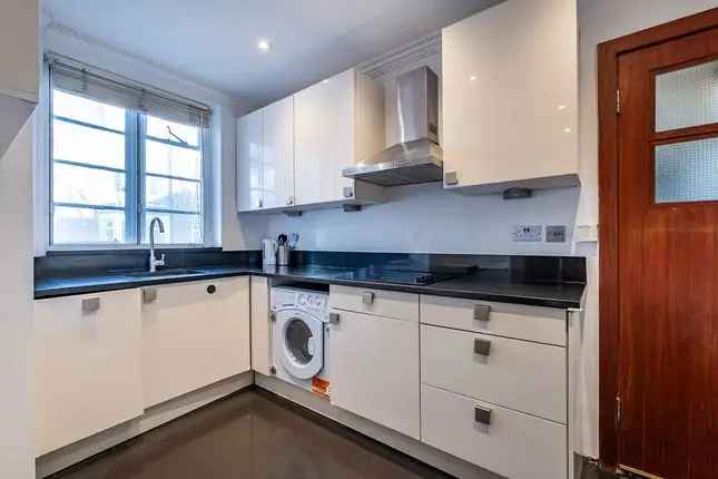 Flat to rent in Pembroke Road, London W8