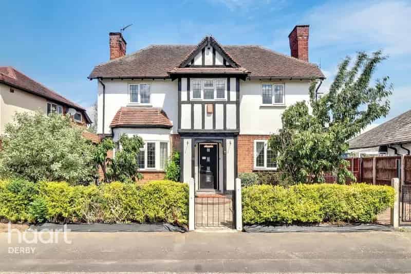5 Bedroom Detached House For Sale