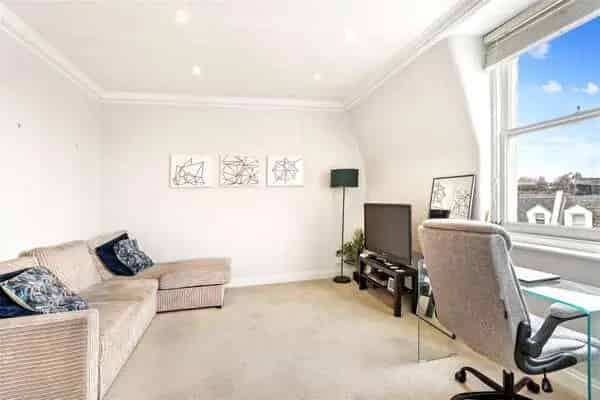 One Bedroom Flat in Period Building Fulham SW6