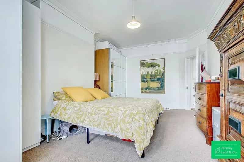 2 Bed Flat for Sale East Finchley Period Conversion