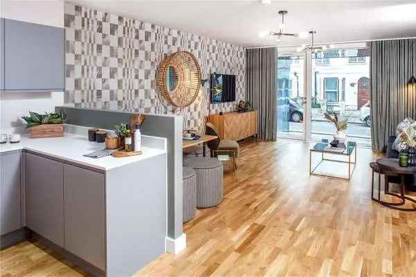 Evergreen Harringay New Homes: Modern Apartments Garden Square