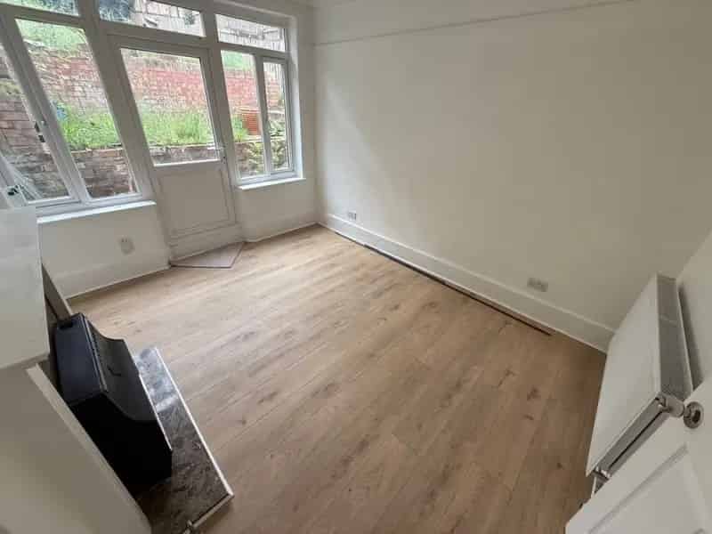 Family Home Near Amenities and Schools Luton