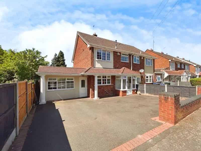 3 bedroom semi-detached house for sale