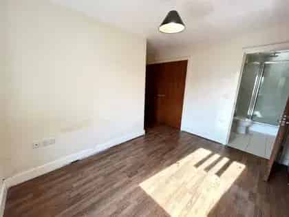 2 rooms flat of 84 m² in Cardiff