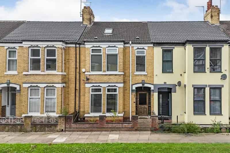 4 Bedroom Terraced House For Sale