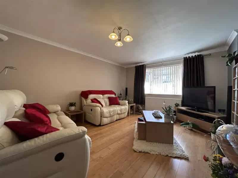 3 Bedroom Link Detached House Kempshott