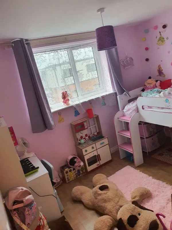 Flat For Rent in Watford, England