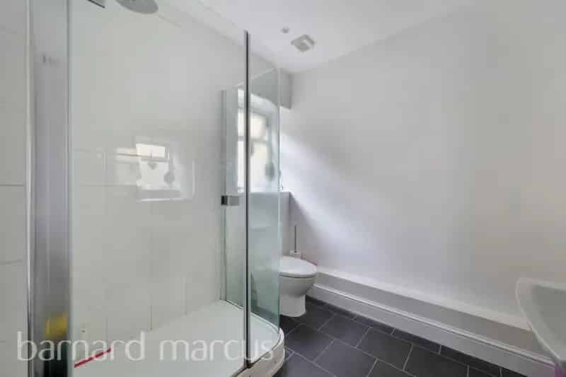 Three Bedroom Semi-Detached House South Croydon Purley