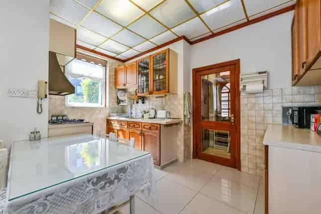 5 Bedroom House for Sale in Manor House London