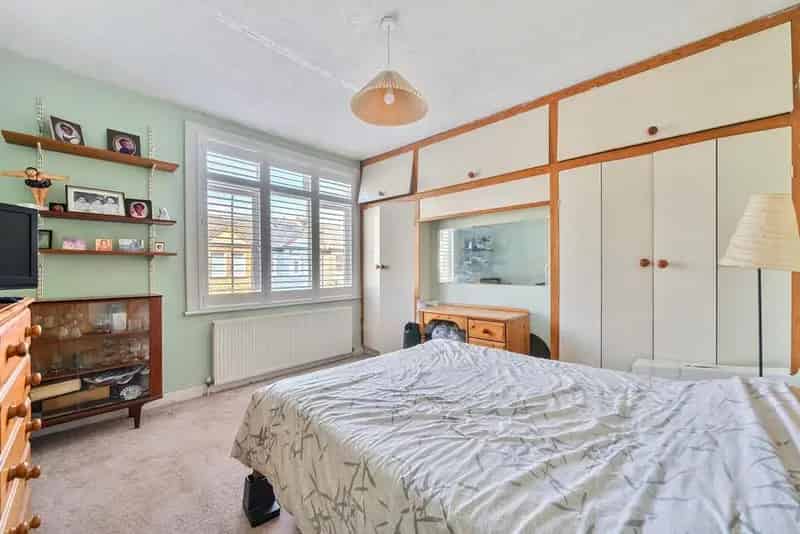 Spacious Family Home with Large Lounge and Garden