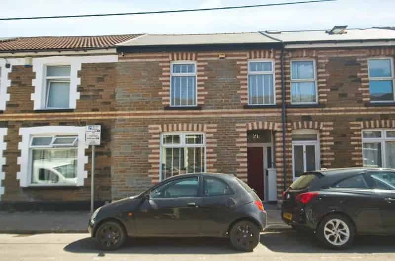 3 Bedroom Terraced House Near Amenities and Schools