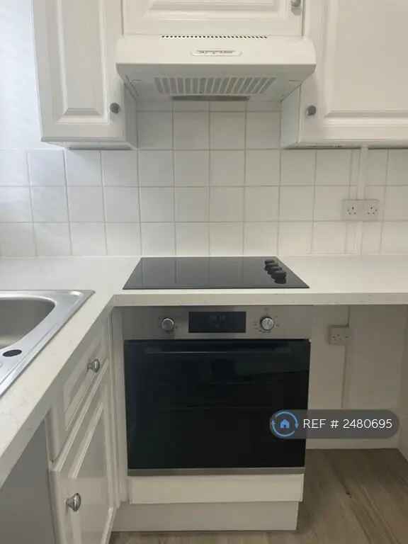 Recently Refurbished Studio Flat Near Amenities