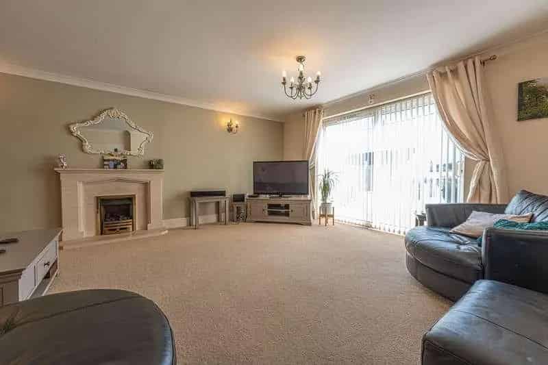 6 Bed Detached House for Sale