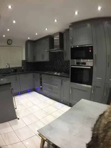 2 Bed House Isleworth West London Driveway Garden Pets Allowed