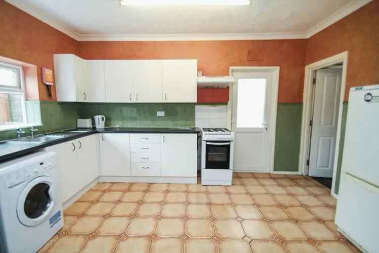 4 Bedroom Semi-Detached House for Students - Winton Bournemouth