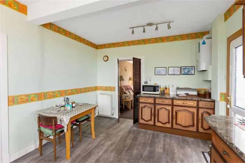 3 Bed House - Detached with 2 Reception Rooms