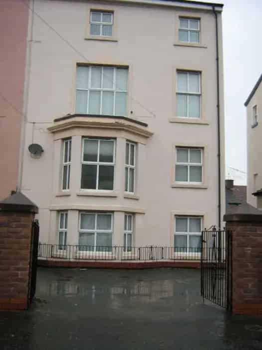 2 Bed Unfurnished Flat Gas Central Heating Double Glazing