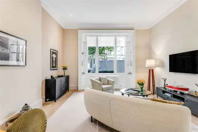 Flat for sale in Queens Gate, South Kensington, London SW7