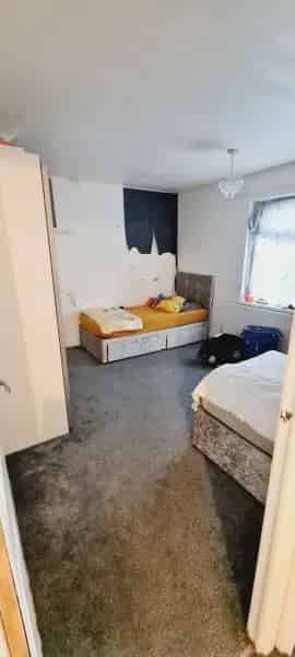 Large 3 Bedroom House with Garden and Shed