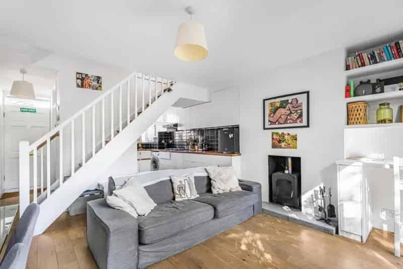 3 Bed House for Sale in Brixton