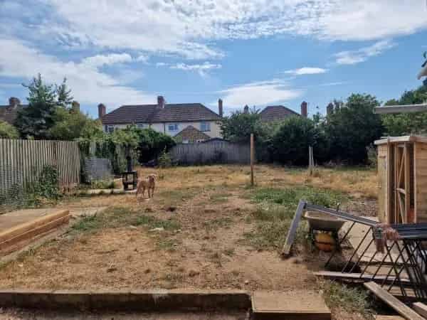 2 Bed Semi Detached House with Garden and Parking