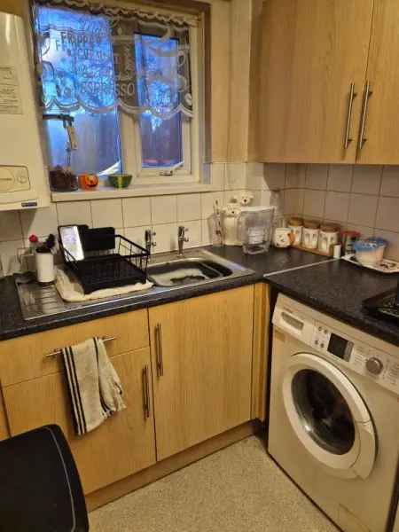 1 Bedroom Flat near Transport Links