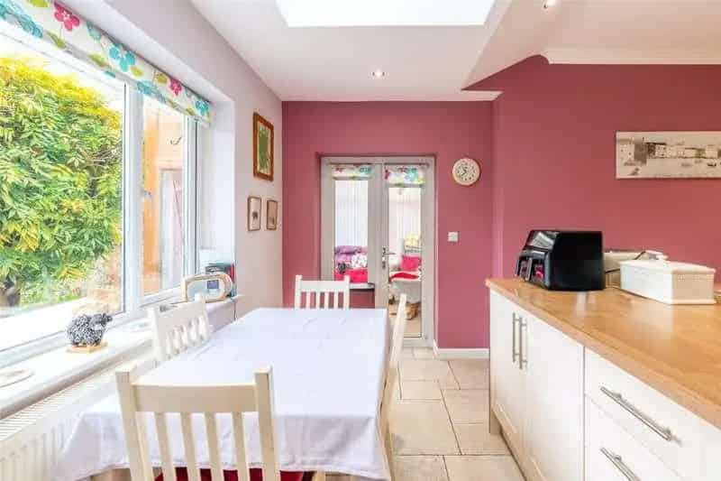 4 Bed House for Sale Extended Chalet Bungalow Ample Parking Hot Tub