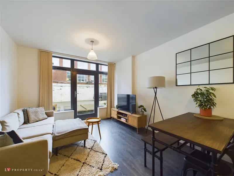 2 Bedroom Apartment Birmingham - Modern Apartment with Terrace