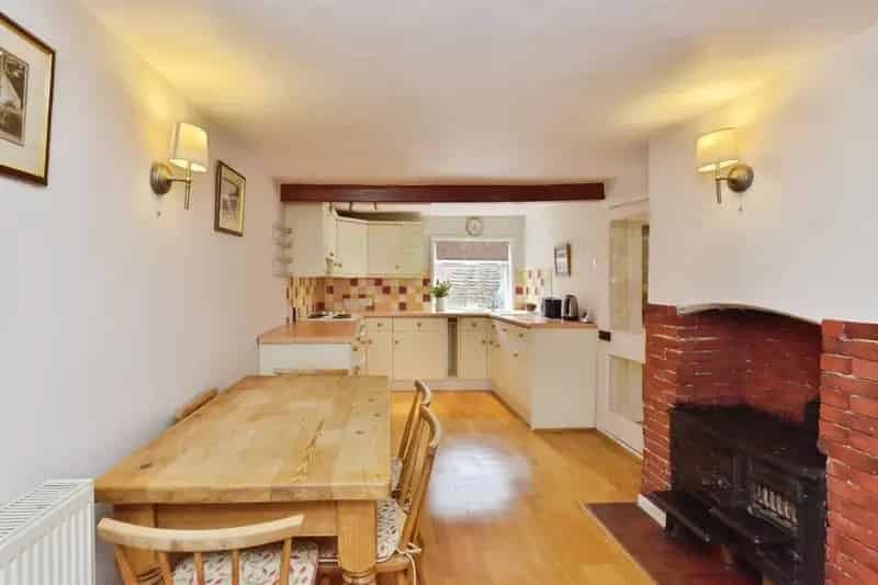 Two Bedroom Semi-Detached House in Wavendon