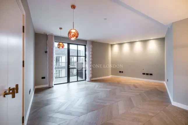 Flat for Sale in Cleveland Street Fitzrovia London W1T