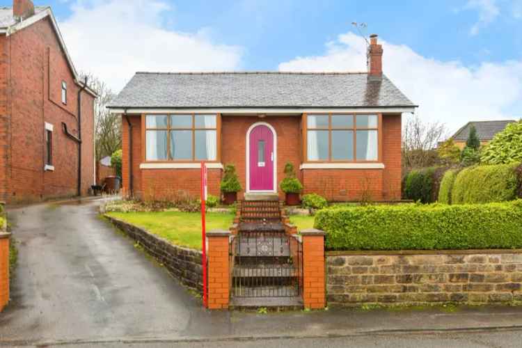 Spacious 3-Bed Detached House Near Amenities and Motorways