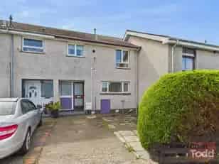 4 Bedroom Mid Town House with Garden and Parking
