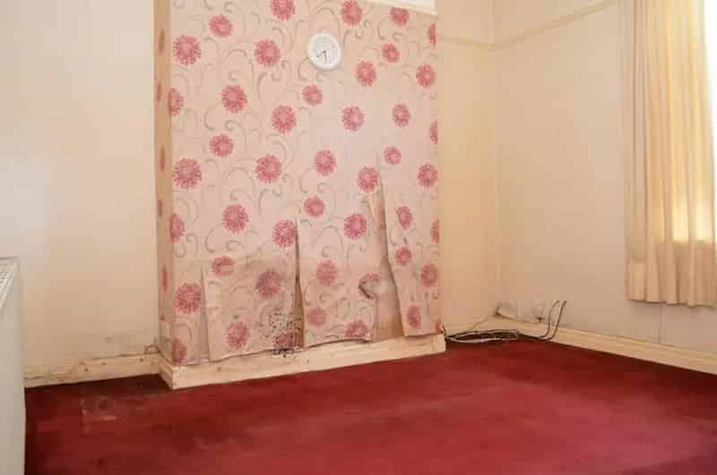 2 Bed Terrace House - Refurbishment Needed - CASH BUYERS ONLY