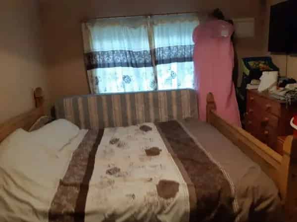 2 Bed Maisonette with Garden and Parking Near Amenities