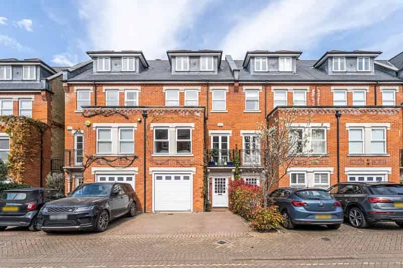 5 Bedroom Terraced House for Sale in Clapham