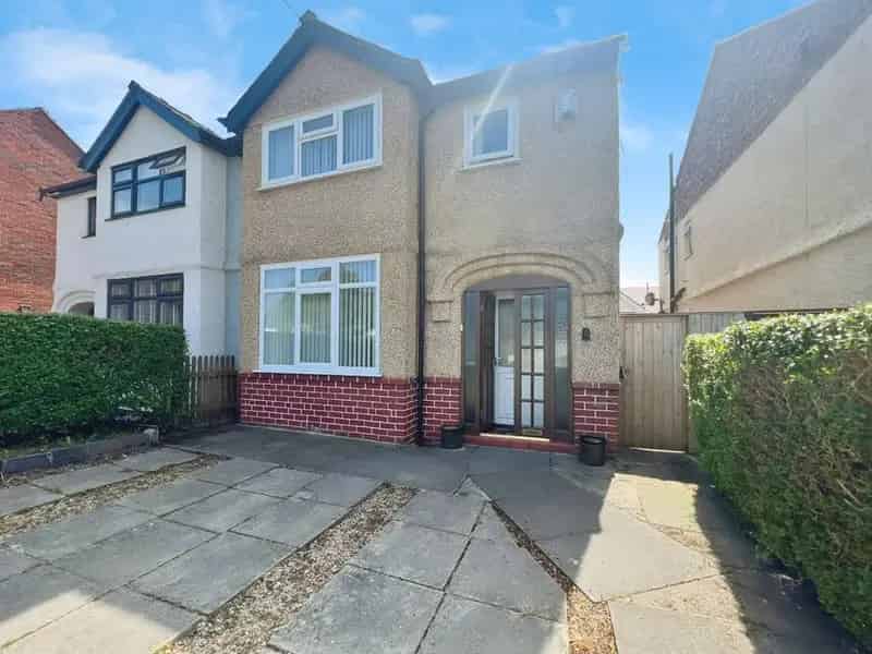 3 Bedroom Semi Detached House Chester CH3