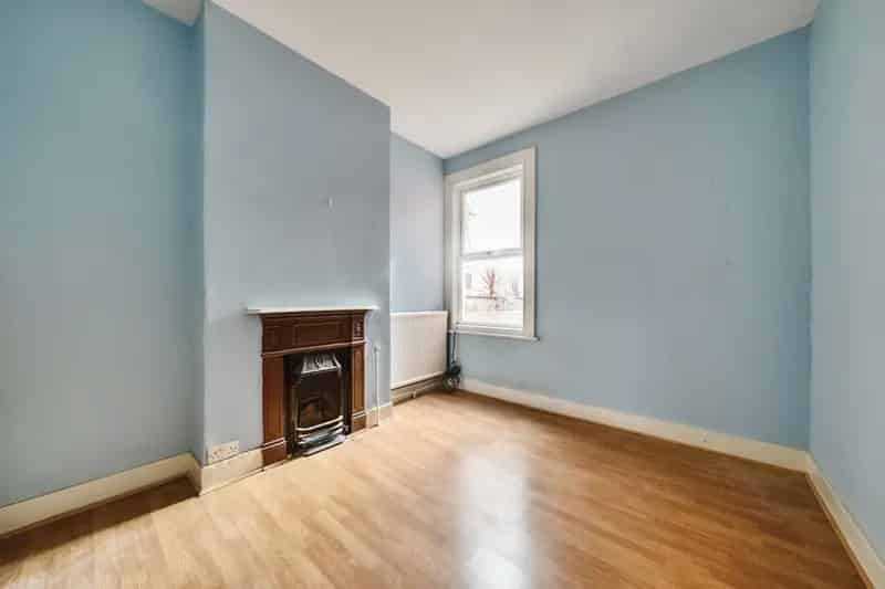 Hammersmith Home Near River Thames and M4