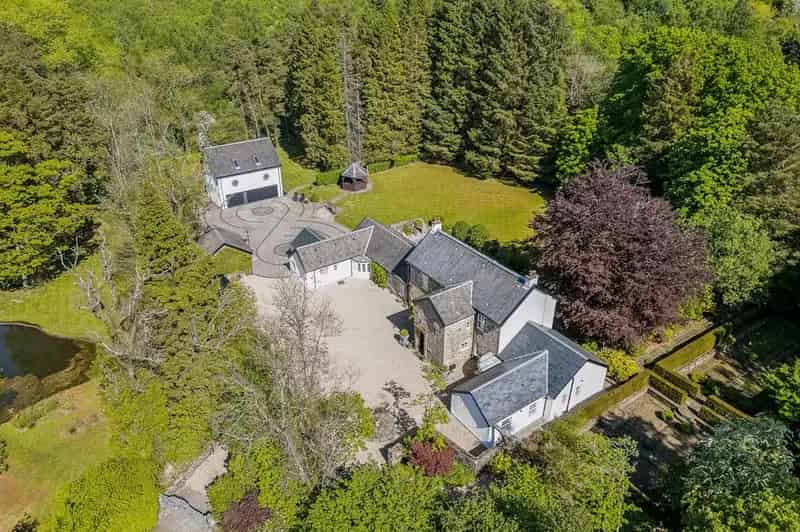 4 Bedroom Detached House for Sale in Carmunnock