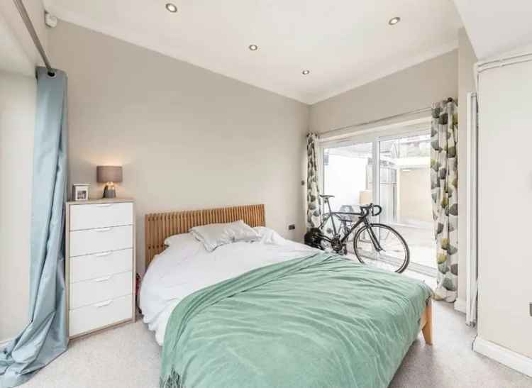 Spacious 1 Bedroom Flat Queenstown Road Battersea
