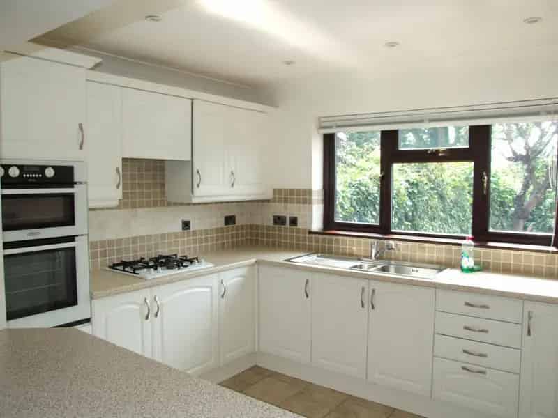 4 Bedroom Semi-Detached House to Rent